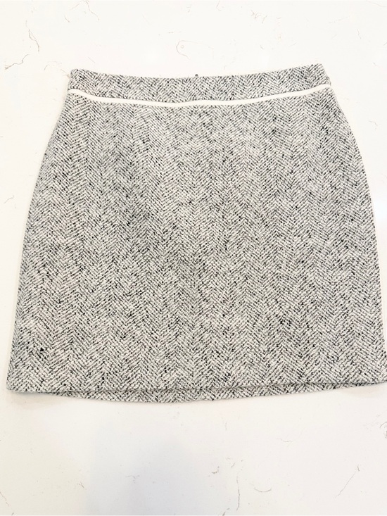 White House Black Market Dresses & Skirts - White House Black Market Herringbone Tweed Mini Skirt Size 6